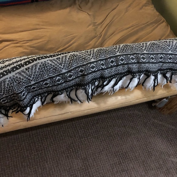 Aztec Wrap/Scarf - Picture 4 of 7